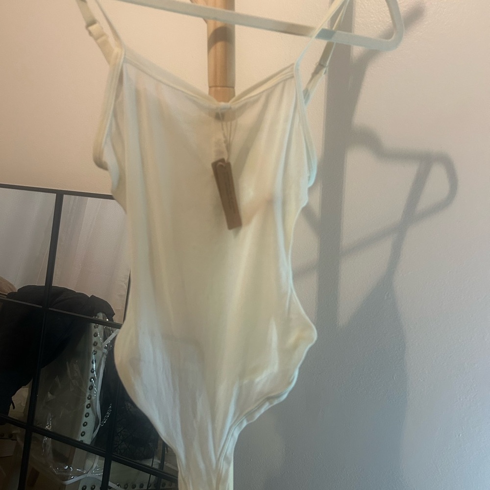 Skims Sleeveless Bodysuitt